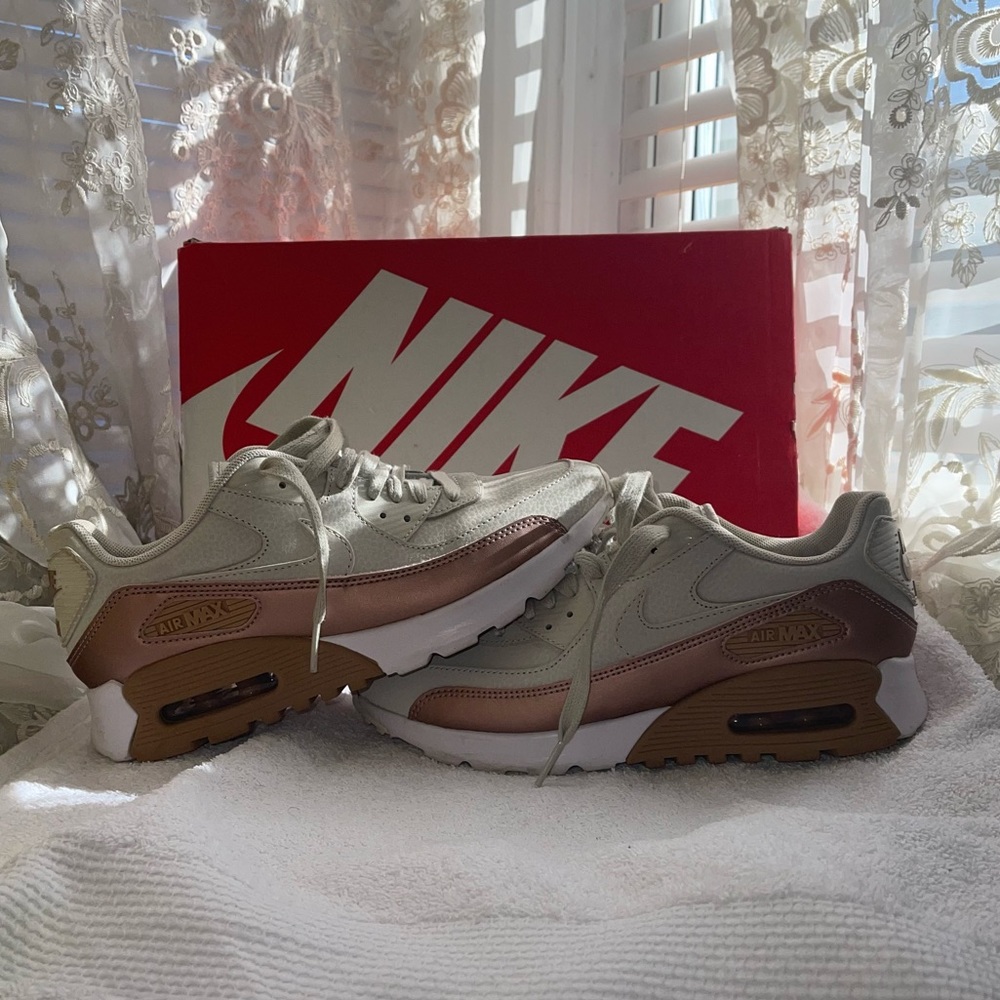 Women Air Max 90 Ultra SE “ Light bone”- Size 7
